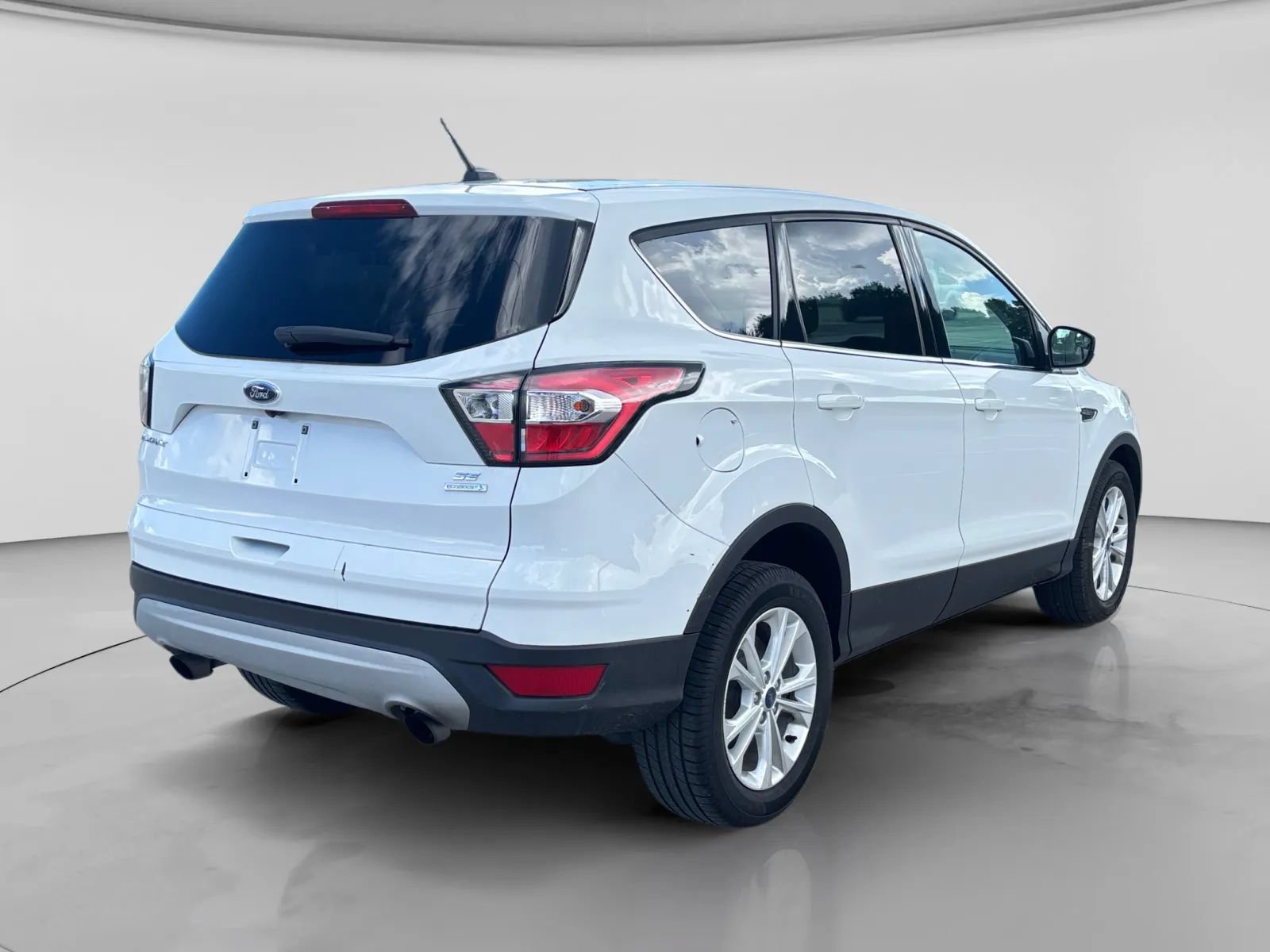 Used 2017 Ford Escape SE FWD image 5