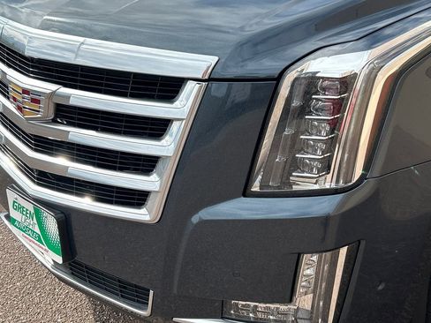 Used 2020 Cadillac Escalade Premium Luxury AWD/4WD image 16