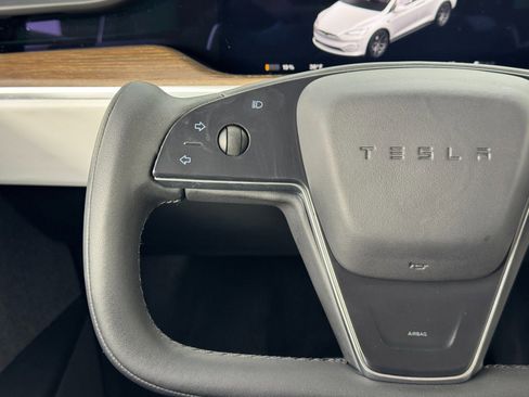 Used 2022 Tesla Model X image 19