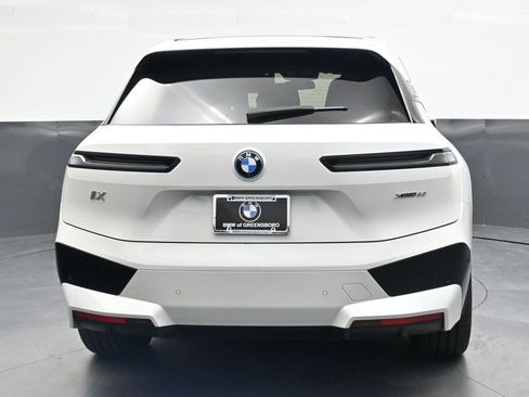 Used 2024 BMW iX xDrive50 w/ Premium Package AWD/4WD image 5