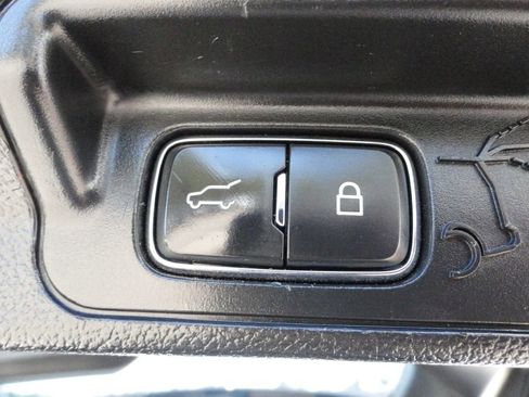 Used 2020 Ford Explorer XLT w/ Equipment Group 202A image 38