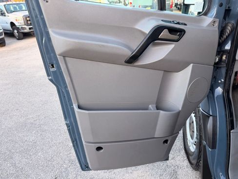Used 2018 Mercedes-Benz Sprinter 2500 image 12