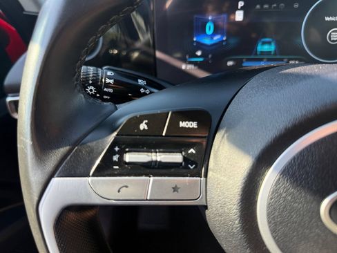 Used 2025 Hyundai Elantra SEL FWD image 32