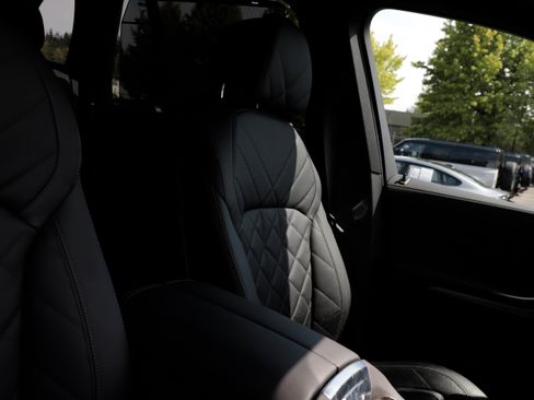 Used 2023 BMW X5 xDrive45e w/ Executive Package AWD/4WD image 11