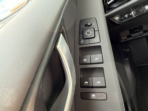 Used 2024 Kia Niro EX w/ EX Cold Weather Package image 25