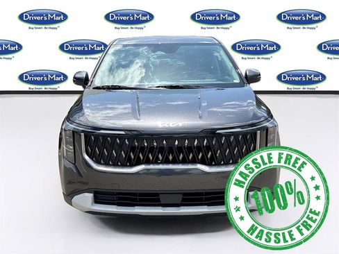 Used 2025 Kia Carnival FWD image 2