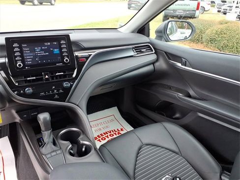 Used 2023 Toyota Camry SE image 9