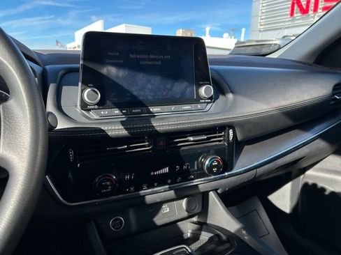 Used 2023 Nissan Rogue SV image 29