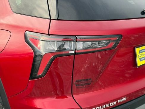 Used 2025 Chevrolet Equinox LT w/ Convenience Package II image 9