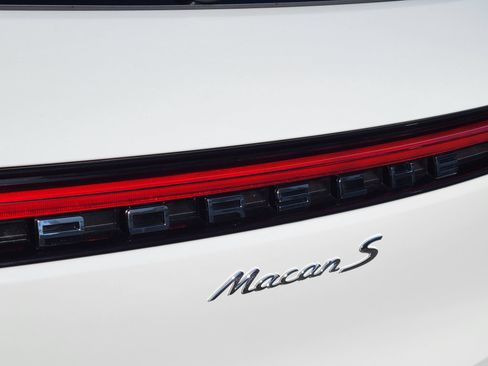 Certified 2026 Porsche Macan S AWD/4WD image 31