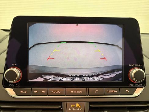 Used 2025 Nissan Altima 2.5 SV FWD image 7