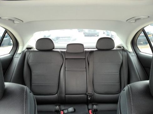 Used 2022 Mercedes-Benz C 300 Sedan image 34