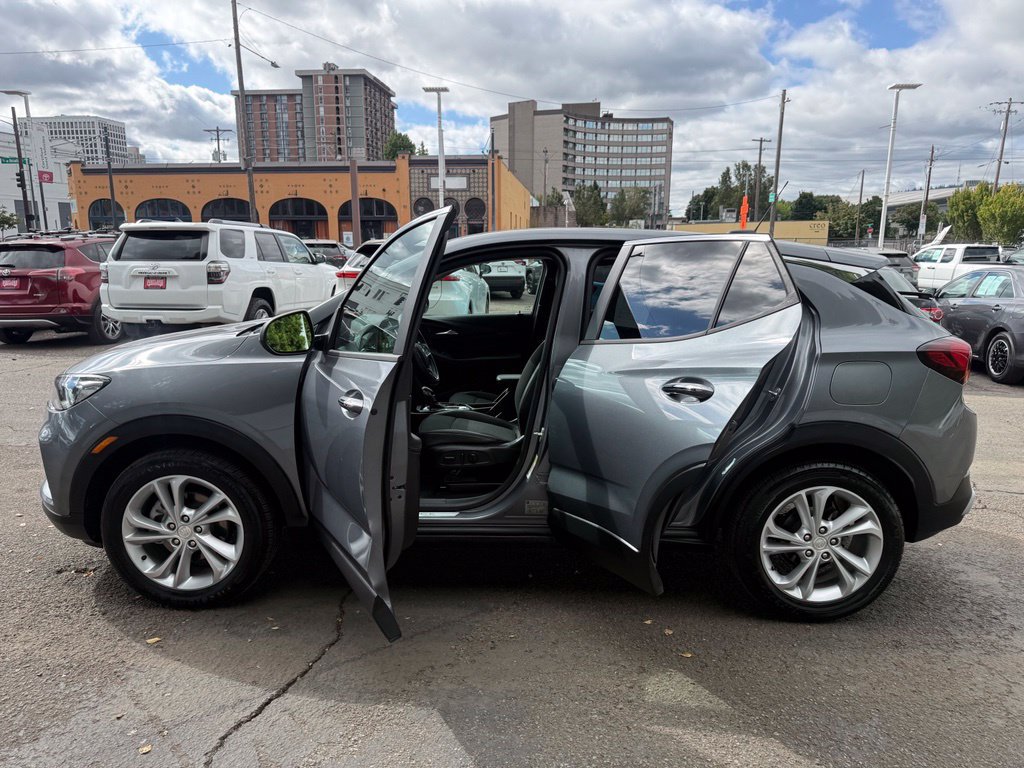 Used 2020 Buick Encore GX Preferred w/ Cold Weather Comfort Package FWD image 16