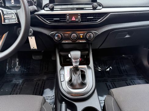 Used 2024 Kia Forte LXS w/ LXS Technology Package image 11