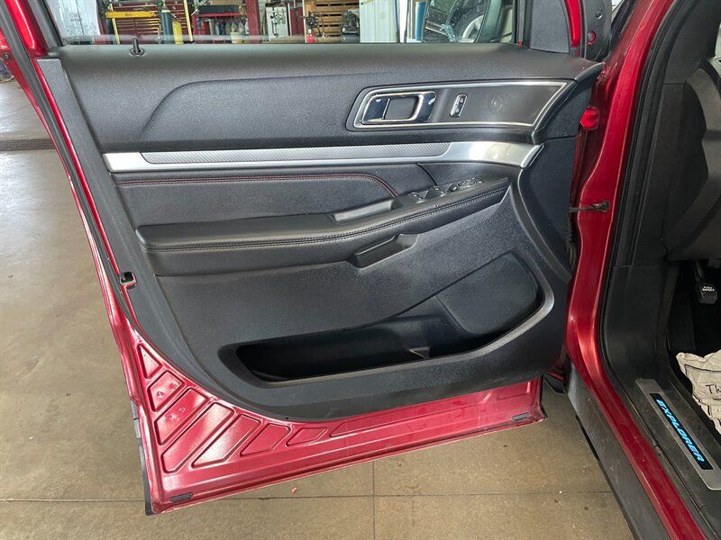 Used 2018 Ford Explorer Sport w/ Ford Safe & Smart Package AWD/4WD image 23