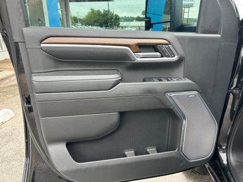 Used 2024 Chevrolet Silverado 2500 High Country w/ High Country Premium Package AWD/4WD image 18