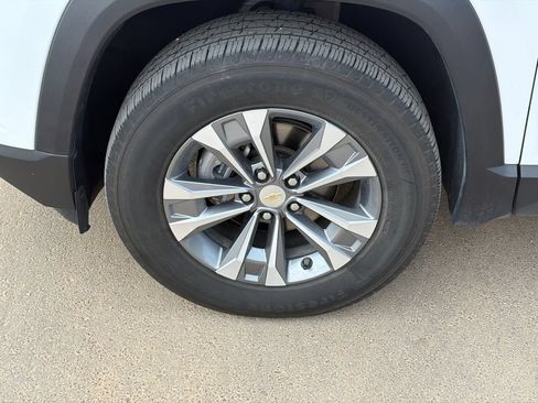 Used 2025 Chevrolet Equinox LT FWD image 11
