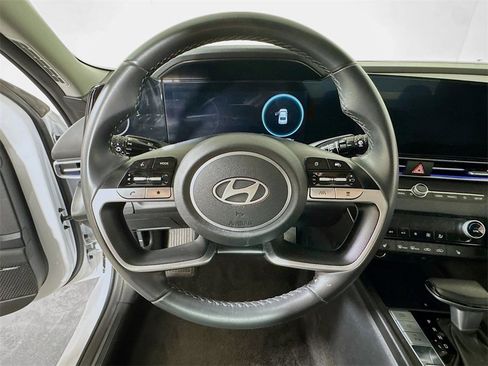 Used 2024 Hyundai Elantra Limited image 9