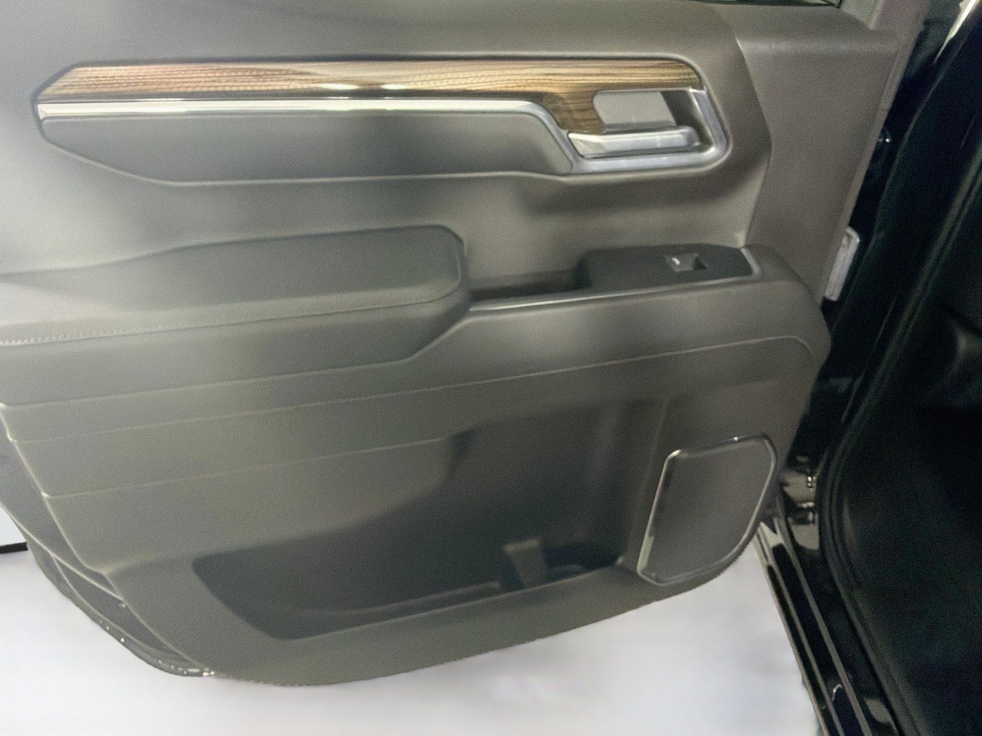 Used 2024 Chevrolet Silverado 1500 LT AWD/4WD image 25