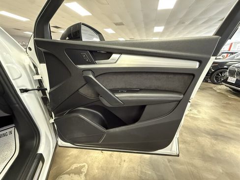 Used 2019 Audi SQ5 Premium Plus w/ Premium Plus Package image 9