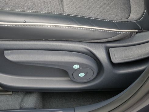 Used 2023 Hyundai Venue Limited w/ Cargo Package image 20