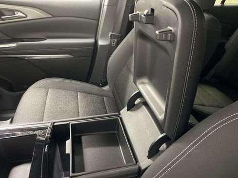 Used 2025 Chevrolet Traverse LT AWD/4WD image 21