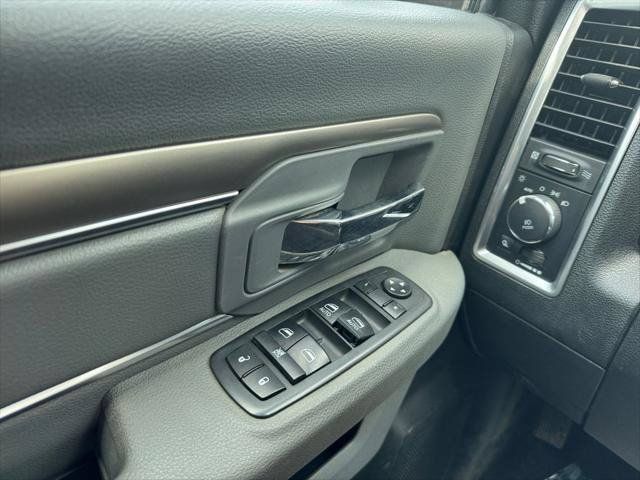 Used 2018 RAM 1500 Classic SLT AWD/4WD image 40