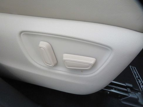 Used 2021 Toyota Highlander XLE FWD image 29
