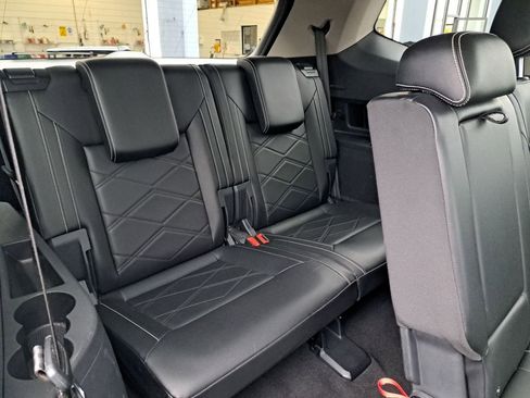 Used 2024 Volkswagen Atlas SE image 17