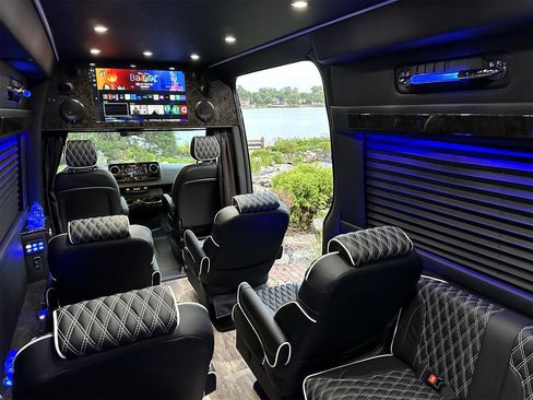 Used 2022 Mercedes-Benz Sprinter 3500 image 11