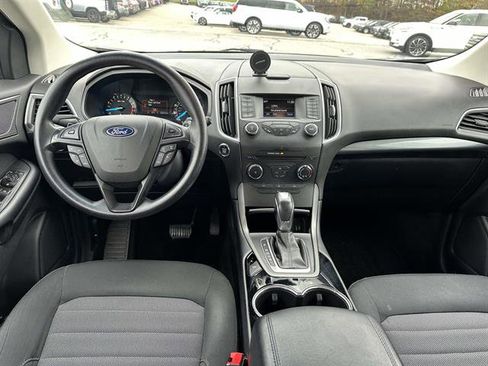 Used 2018 Ford Edge SE image 12