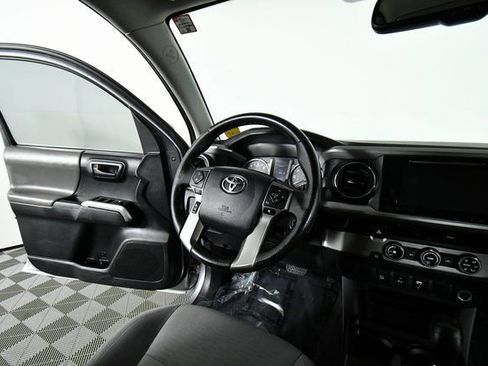 Used 2016 Toyota Tacoma SR5 w/ SR5 Appearance Package (DN) image 19