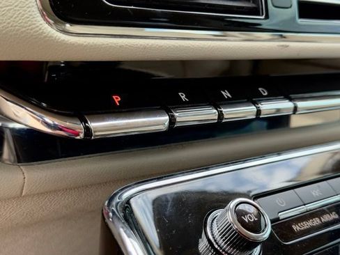 Used 2019 Lincoln Navigator Reserve AWD/4WD image 25
