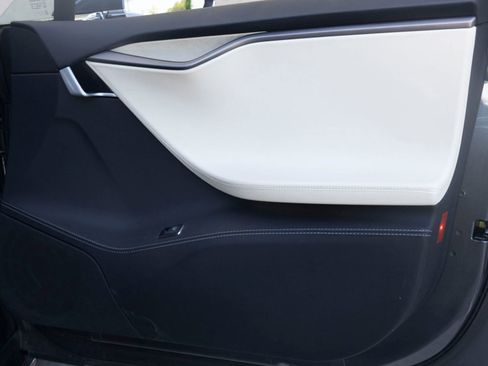 Used 2020 Tesla Model S Long Range Plus image 25