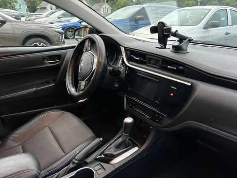Used 2017 Toyota Corolla SE w/ Carpet Mat Package (TMS) FWD image 7
