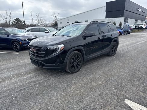 Used 2019 GMC Terrain SLE w/ Driver Convenience Package image 3