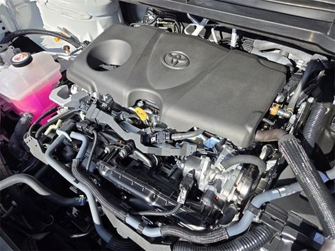 Used 2025 Toyota Sienna XLE image 20