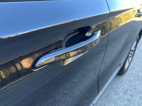 Used 2024 Lincoln Aviator AWD image 12