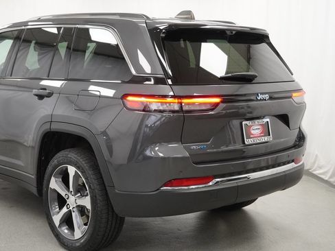 Certified 2022 Jeep Grand Cherokee Limited 4xe w/ Luxury Tech Group II AWD/4WD image 14