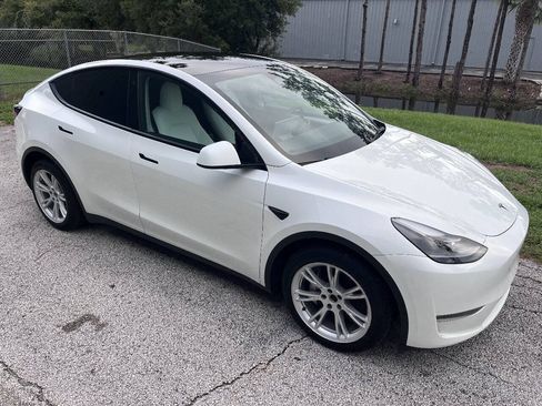 Used 2023 Tesla Model Y Long Range AWD/4WD image 14