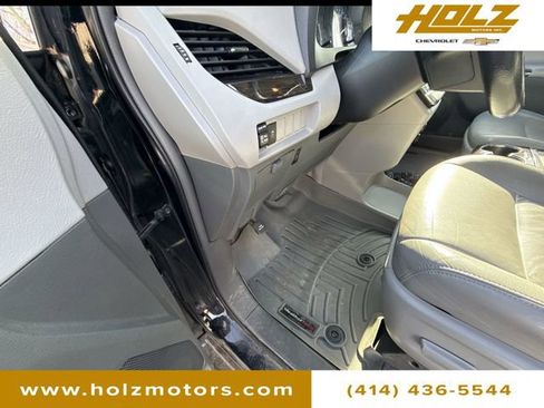 Used 2018 Toyota Sienna XLE image 27
