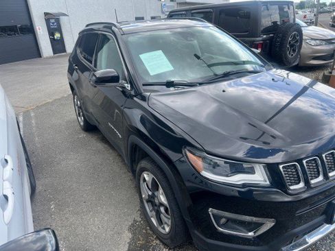 Used 2018 Jeep Compass Limited w/ Navigation Group AWD/4WD image 3