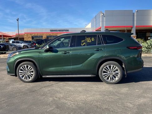 Used 2024 Toyota Highlander Platinum image 8