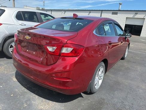 Used 2018 Chevrolet Cruze LT w/ Convenience Package FWD image 4