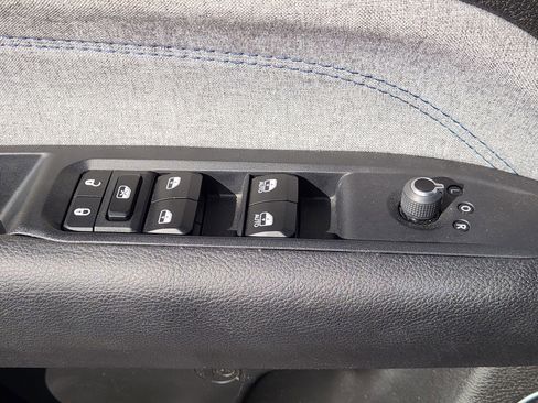 Used 2024 Jeep Compass Latitude AWD/4WD image 28