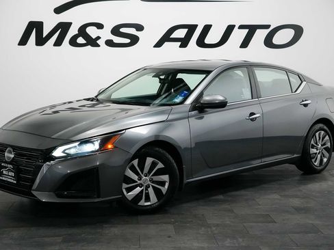 Used 2023 Nissan Altima 2.5 S FWD image 2