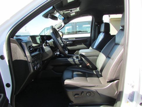 Used 2025 Chevrolet Tahoe LT AWD/4WD image 15