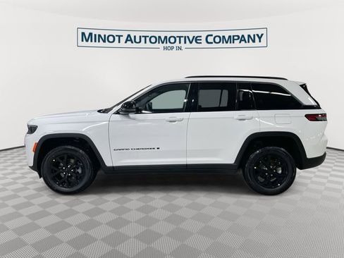 New 2026 Jeep Grand Cherokee Altitude AWD/4WD image 5
