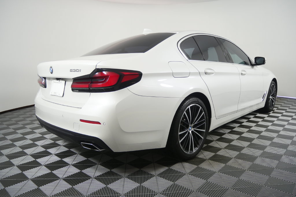 Used 2021 BMW 530i w/ Convenience Package RWD image 4