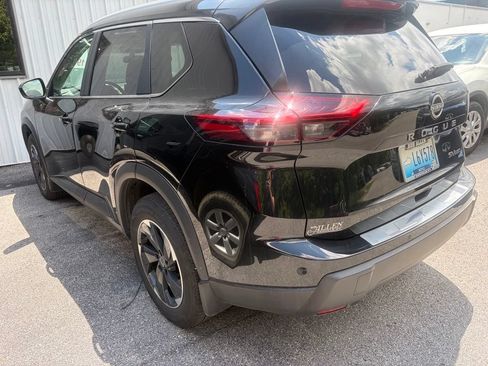 Used 2024 Nissan Rogue SV w/ SV Premium Package AWD/4WD image 4